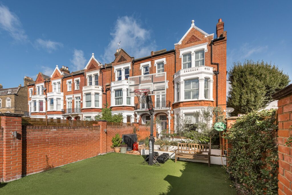CLAPHAM COMMON NORTH SIDE, SW4