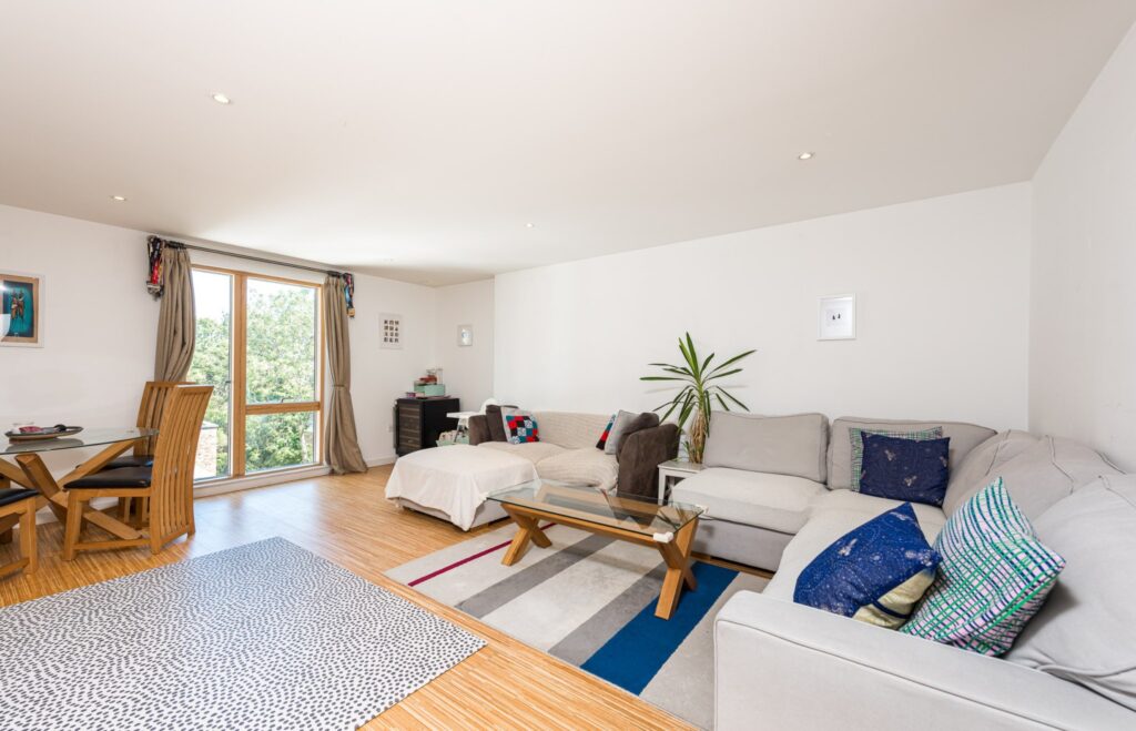 WINGATE SQUARE, SW4